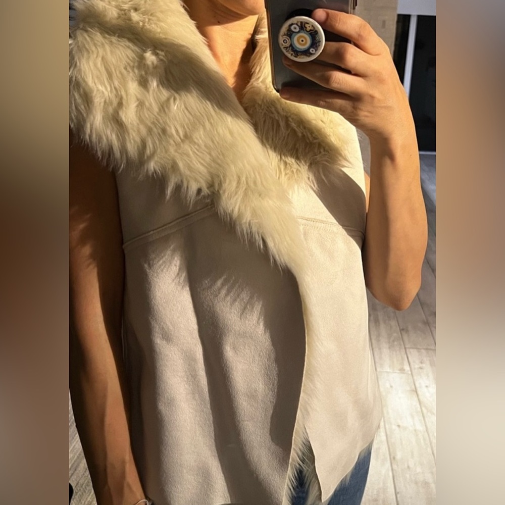 Jennifer Lopez vest